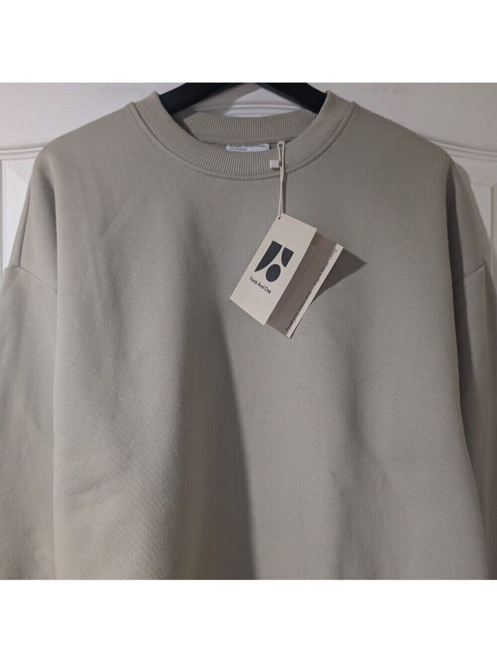 Frank and Oak | The Soft Crewneck Sweatshirt In Green - Picture 3 of 10